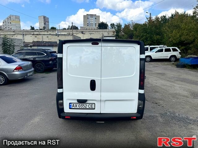 Белый Рено Трафик, объемом двигателя 1.9 л и пробегом 250 тыс. км за 8000 $, фото 2 на Automoto.ua