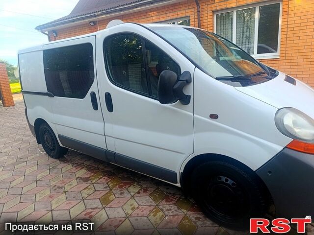 Белый Рено Трафик, объемом двигателя 1.9 л и пробегом 412 тыс. км за 7000 $, фото 1 на Automoto.ua