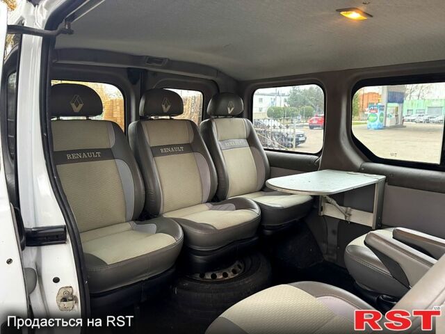 Білий Рено Трафік, об'ємом двигуна 1.9 л та пробігом 327 тис. км за 7800 $, фото 10 на Automoto.ua