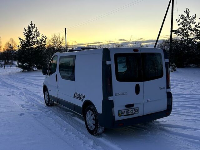 Білий Рено Трафік, об'ємом двигуна 2.5 л та пробігом 328 тис. км за 6500 $, фото 2 на Automoto.ua