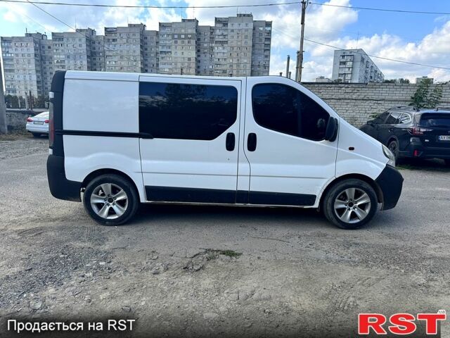 Белый Рено Трафик, объемом двигателя 1.9 л и пробегом 250 тыс. км за 8000 $, фото 3 на Automoto.ua