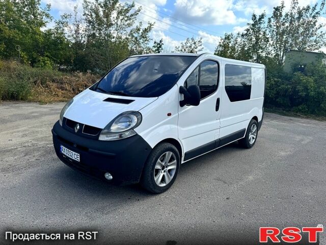Белый Рено Трафик, объемом двигателя 1.9 л и пробегом 250 тыс. км за 8000 $, фото 4 на Automoto.ua