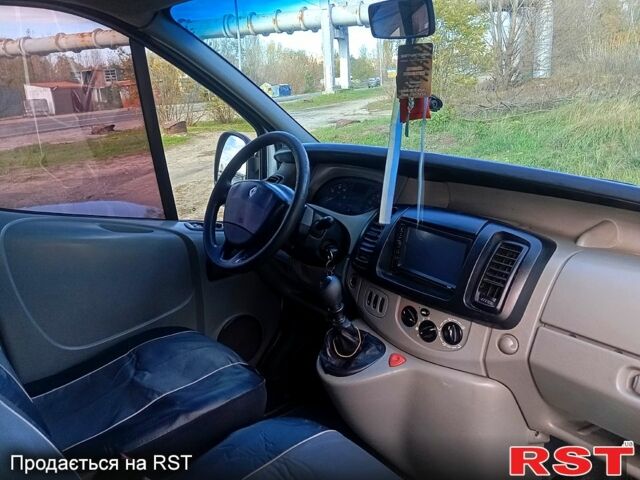 Рено Трафик 2007 в Киеве на Automoto.ua Белый Рено Трафик, объемом двигателя 1.9 л и пробегом 250 тыс. км за 7500 $, фото 3 на Automoto.ua