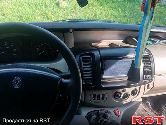 Рено Трафик 2007 в Киеве на Automoto.ua Белый Рено Трафик, объемом двигателя 1.9 л и пробегом 250 тыс. км за 7500 $, фото 10 на Automoto.ua