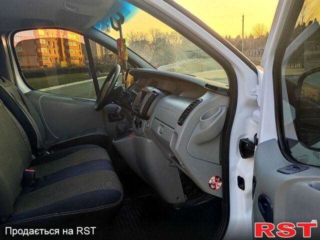 Белый Рено Трафик, объемом двигателя 2 л и пробегом 350 тыс. км за 7800 $, фото 10 на Automoto.ua