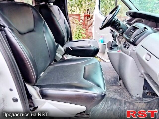 Білий Рено Трафік, об'ємом двигуна 2 л та пробігом 280 тис. км за 10000 $, фото 2 на Automoto.ua