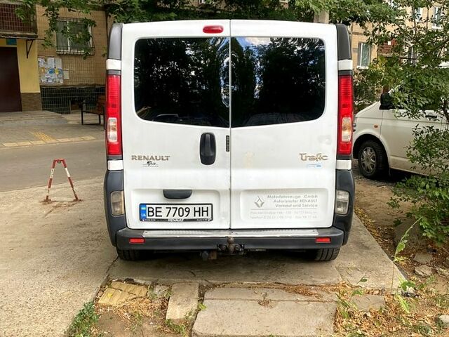 Білий Рено Трафік, об'ємом двигуна 2.5 л та пробігом 430 тис. км за 8000 $, фото 2 на Automoto.ua