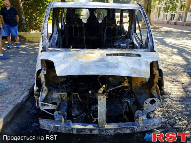 Белый Рено Трафик, объемом двигателя 2 л и пробегом 250 тыс. км за 1500 $, фото 1 на Automoto.ua