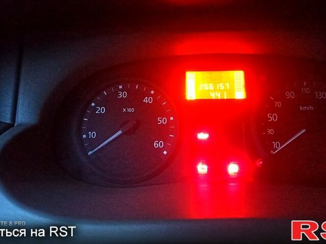 Белый Рено Трафик, объемом двигателя 20 л и пробегом 267 тыс. км за 8000 $, фото 4 на Automoto.ua