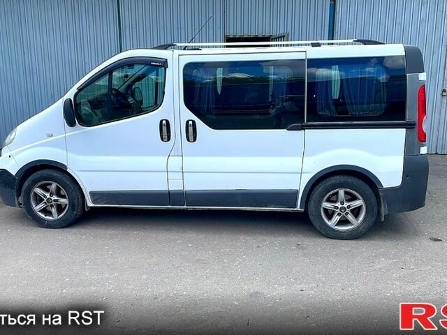 Белый Рено Трафик, объемом двигателя 2 л и пробегом 330 тыс. км за 9500 $, фото 2 на Automoto.ua