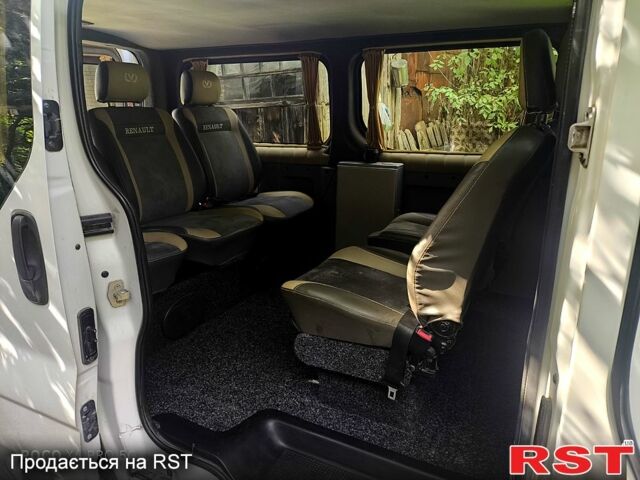 Белый Рено Трафик, объемом двигателя 2 л и пробегом 324 тыс. км за 10200 $, фото 5 на Automoto.ua