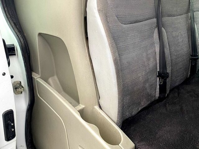 Білий Рено Трафік, об'ємом двигуна 2 л та пробігом 405 тис. км за 7250 $, фото 2 на Automoto.ua