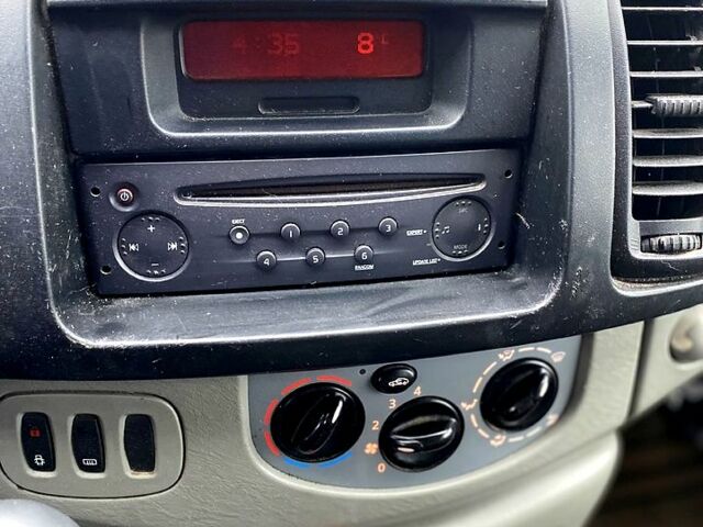 Білий Рено Трафік, об'ємом двигуна 2 л та пробігом 405 тис. км за 7250 $, фото 5 на Automoto.ua