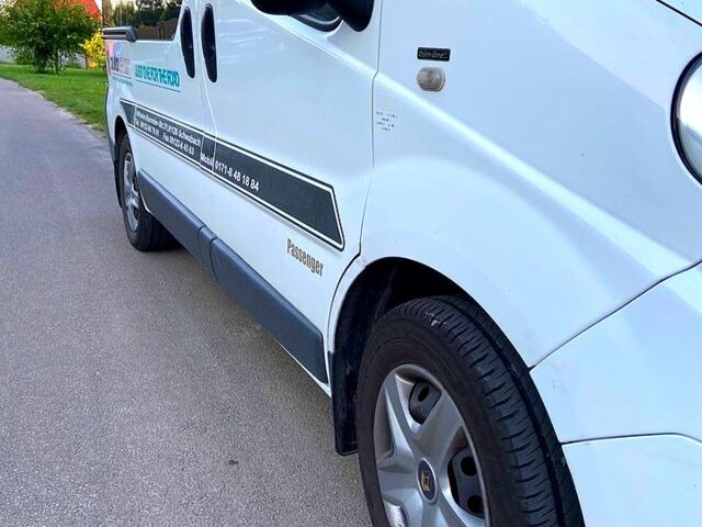 Белый Рено Трафик, объемом двигателя 2 л и пробегом 330 тыс. км за 8700 $, фото 1 на Automoto.ua