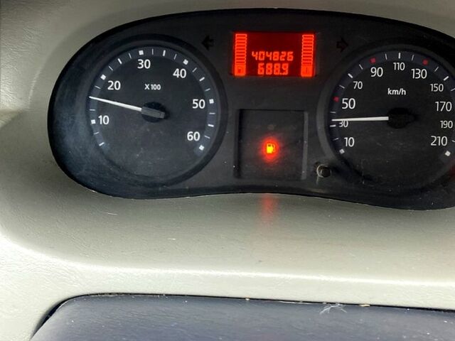 Білий Рено Трафік, об'ємом двигуна 2 л та пробігом 405 тис. км за 7250 $, фото 4 на Automoto.ua