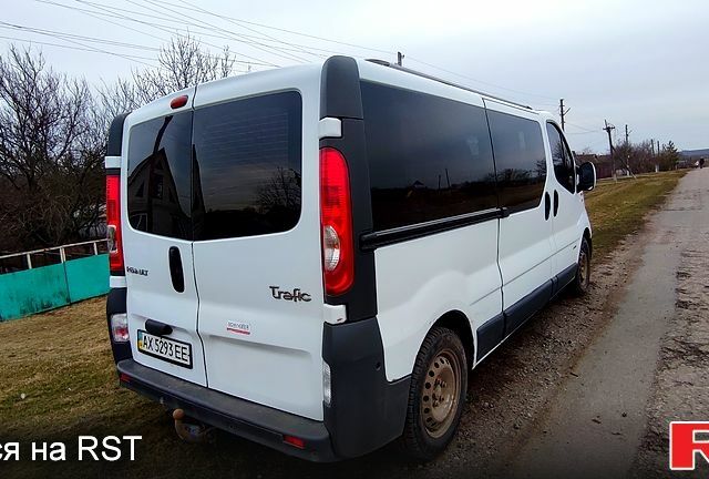 Белый Рено Трафик, объемом двигателя 2 л и пробегом 189 тыс. км за 10000 $, фото 2 на Automoto.ua