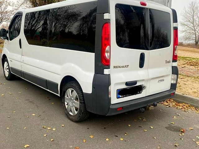Белый Рено Трафик, объемом двигателя 20 л и пробегом 270 тыс. км за 10299 $, фото 3 на Automoto.ua