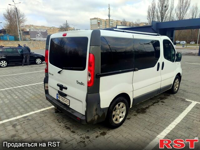 Белый Рено Трафик, объемом двигателя 2 л и пробегом 325 тыс. км за 10800 $, фото 5 на Automoto.ua