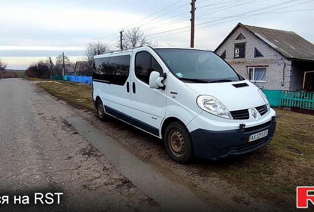 Белый Рено Трафик, объемом двигателя 2 л и пробегом 189 тыс. км за 10000 $, фото 1 на Automoto.ua