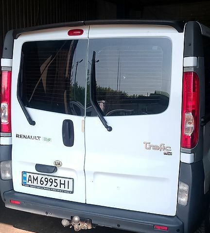 Белый Рено Трафик, объемом двигателя 2 л и пробегом 118 тыс. км за 12000 $, фото 1 на Automoto.ua