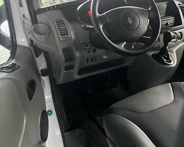 Белый Рено Трафик, объемом двигателя 2 л и пробегом 264 тыс. км за 12200 $, фото 14 на Automoto.ua