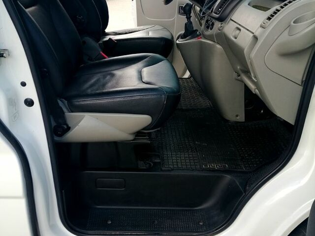 Белый Рено Трафик, объемом двигателя 2 л и пробегом 320 тыс. км за 13800 $, фото 6 на Automoto.ua