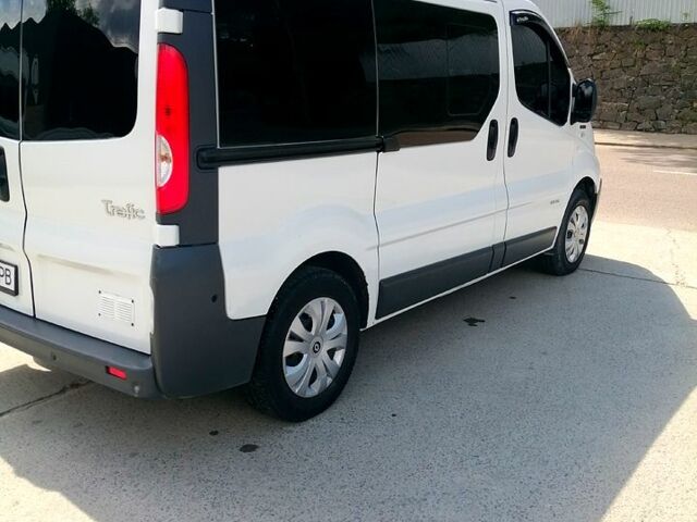 Белый Рено Трафик, объемом двигателя 2 л и пробегом 320 тыс. км за 13800 $, фото 4 на Automoto.ua