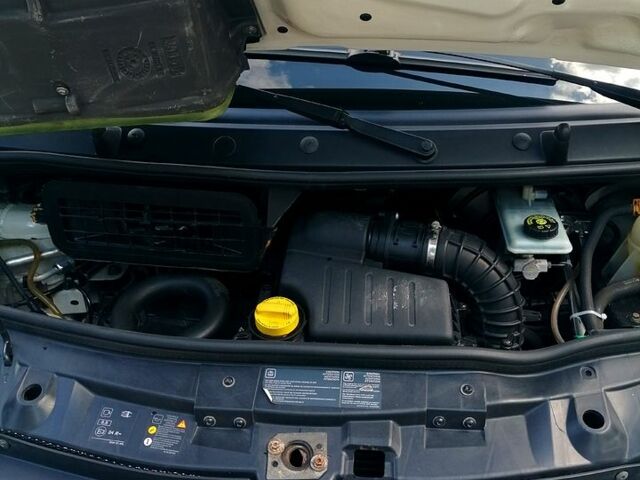 Белый Рено Трафик, объемом двигателя 2 л и пробегом 320 тыс. км за 13800 $, фото 7 на Automoto.ua