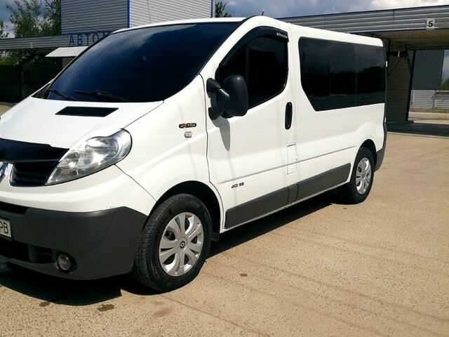 Белый Рено Трафик, объемом двигателя 2 л и пробегом 320 тыс. км за 13800 $, фото 3 на Automoto.ua