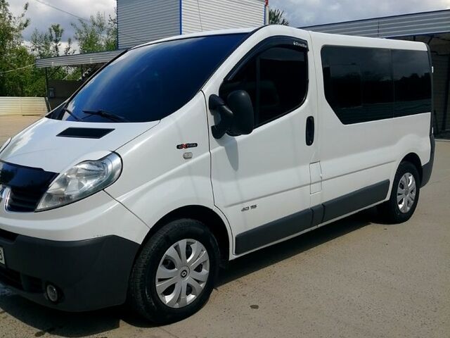 Белый Рено Трафик, объемом двигателя 2 л и пробегом 320 тыс. км за 13800 $, фото 2 на Automoto.ua