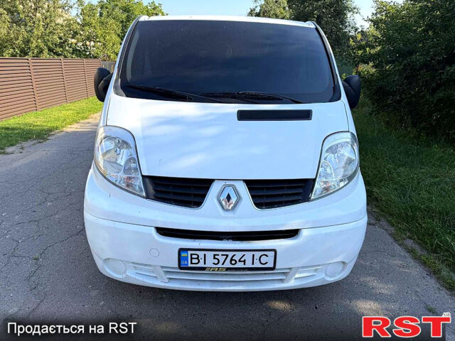 Белый Рено Трафик, объемом двигателя 2 л и пробегом 250 тыс. км за 8850 $, фото 1 на Automoto.ua