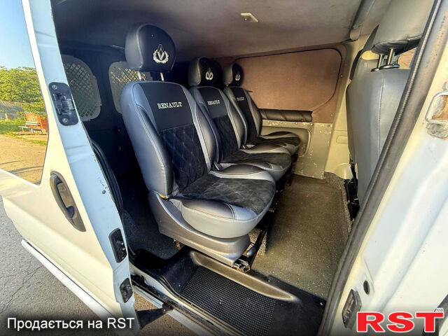 Белый Рено Трафик, объемом двигателя 2 л и пробегом 250 тыс. км за 8850 $, фото 7 на Automoto.ua