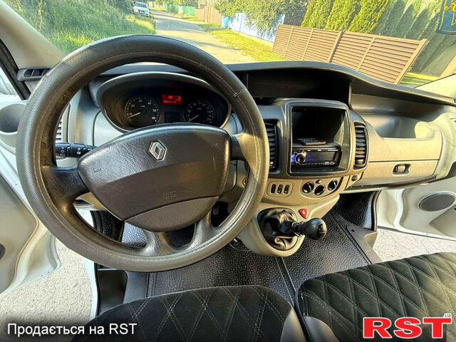 Белый Рено Трафик, объемом двигателя 2 л и пробегом 250 тыс. км за 8850 $, фото 10 на Automoto.ua