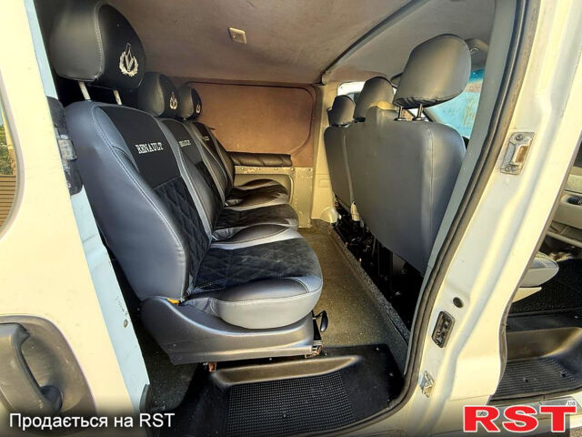 Белый Рено Трафик, объемом двигателя 2 л и пробегом 250 тыс. км за 8850 $, фото 9 на Automoto.ua
