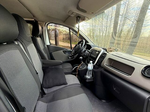 Белый Рено Трафик, объемом двигателя 1.6 л и пробегом 300 тыс. км за 14500 $, фото 6 на Automoto.ua