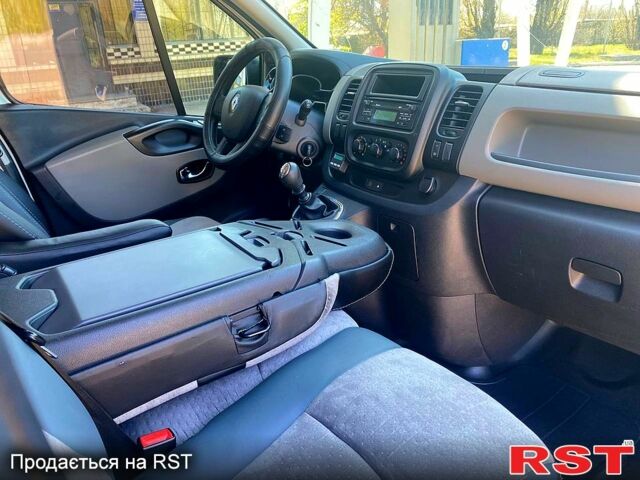 Белый Рено Трафик, объемом двигателя 1.6 л и пробегом 307 тыс. км за 14300 $, фото 4 на Automoto.ua