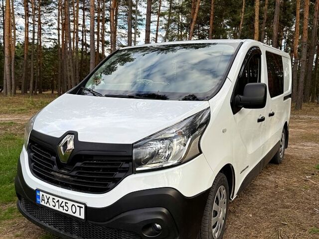 Белый Рено Трафик, объемом двигателя 1.6 л и пробегом 300 тыс. км за 14500 $, фото 3 на Automoto.ua