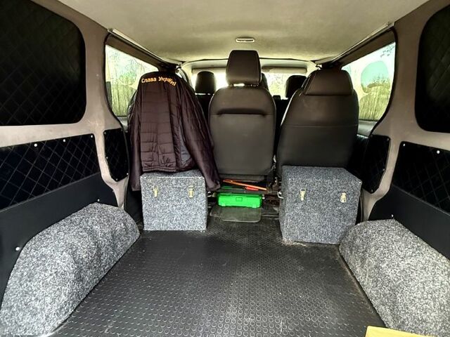 Белый Рено Трафик, объемом двигателя 1.6 л и пробегом 300 тыс. км за 14500 $, фото 9 на Automoto.ua