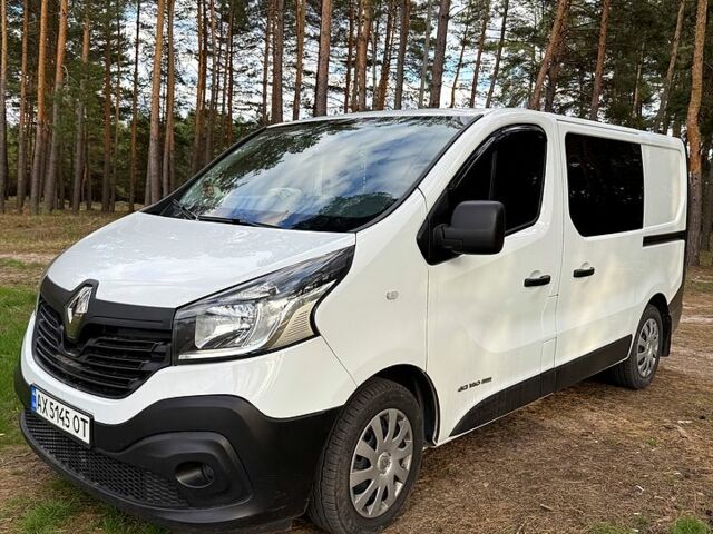 Белый Рено Трафик, объемом двигателя 1.6 л и пробегом 300 тыс. км за 14500 $, фото 1 на Automoto.ua