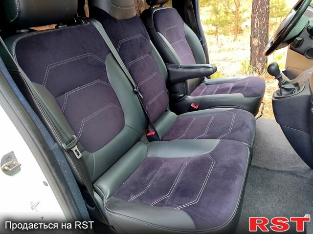 Белый Рено Трафик, объемом двигателя 1.6 л и пробегом 252 тыс. км за 1720 $, фото 3 на Automoto.ua