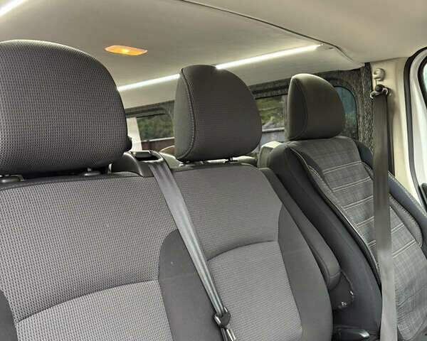 Белый Рено Трафик, объемом двигателя 2 л и пробегом 199 тыс. км за 23300 $, фото 1 на Automoto.ua