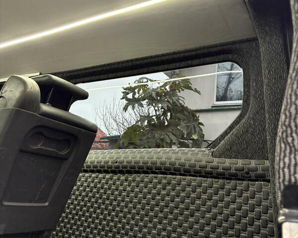 Белый Рено Трафик, объемом двигателя 2 л и пробегом 199 тыс. км за 23300 $, фото 3 на Automoto.ua