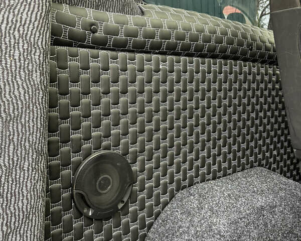 Белый Рено Трафик, объемом двигателя 2 л и пробегом 199 тыс. км за 23300 $, фото 4 на Automoto.ua