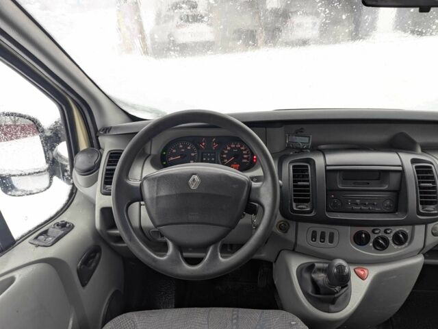 Бежевый Рено Трафик, объемом двигателя 2.5 л и пробегом 296 тыс. км за 3999 $, фото 7 на Automoto.ua