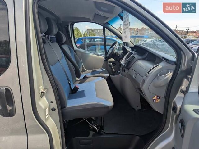 Бежевый Рено Трафик, объемом двигателя 2 л и пробегом 261 тыс. км за 13750 $, фото 44 на Automoto.ua