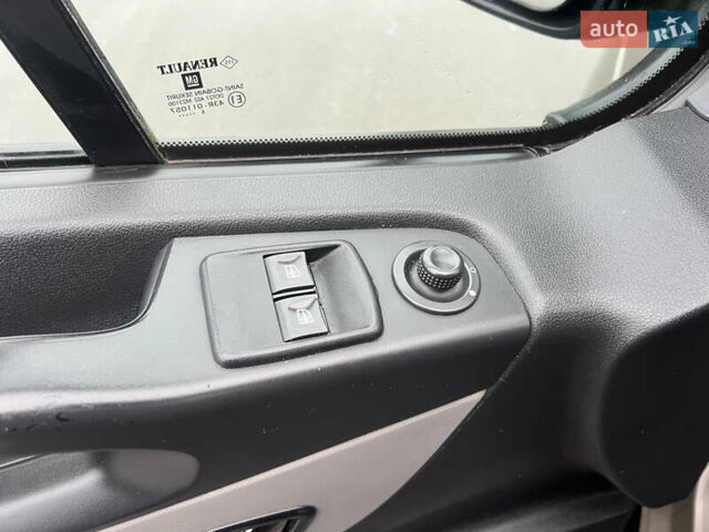 Бежевый Рено Трафик, объемом двигателя 1.6 л и пробегом 230 тыс. км за 16222 $, фото 11 на Automoto.ua