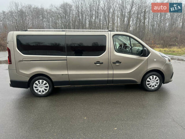 Бежевый Рено Трафик, объемом двигателя 1.6 л и пробегом 230 тыс. км за 16222 $, фото 3 на Automoto.ua