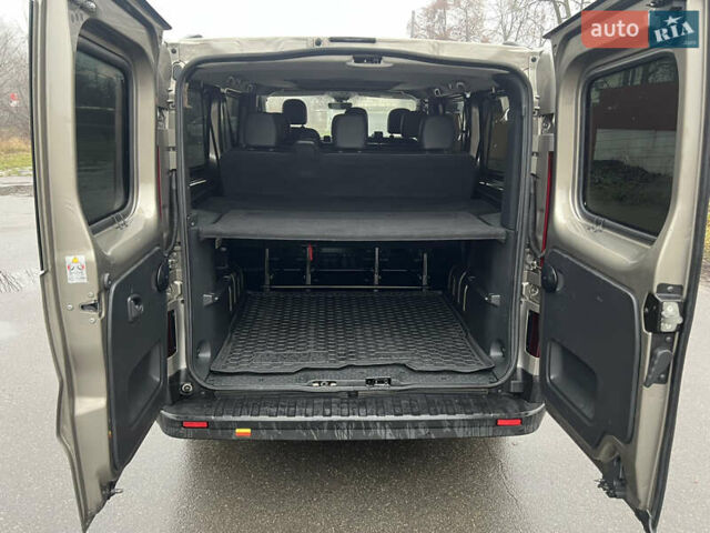 Бежевый Рено Трафик, объемом двигателя 1.6 л и пробегом 230 тыс. км за 16222 $, фото 24 на Automoto.ua