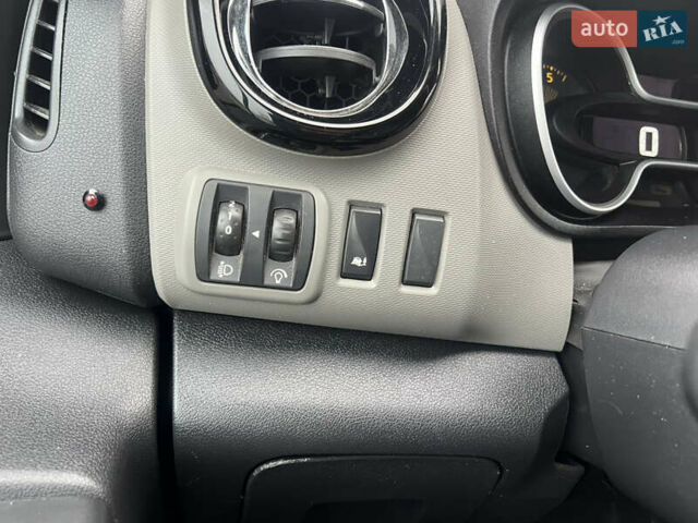 Бежевый Рено Трафик, объемом двигателя 1.6 л и пробегом 230 тыс. км за 16222 $, фото 14 на Automoto.ua