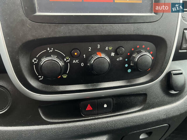 Бежевый Рено Трафик, объемом двигателя 1.6 л и пробегом 230 тыс. км за 16222 $, фото 16 на Automoto.ua